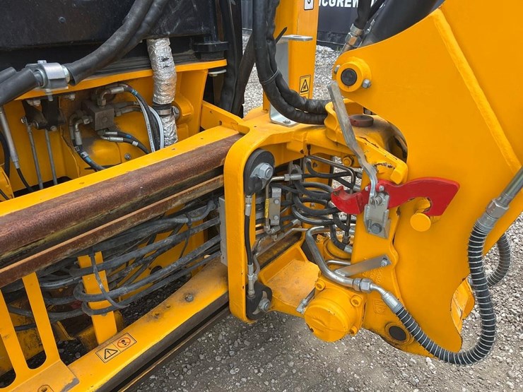 2022-jcb-1cxt-image-15