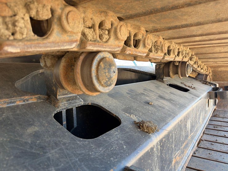 komatsu-pc238us-lc-11-image-16