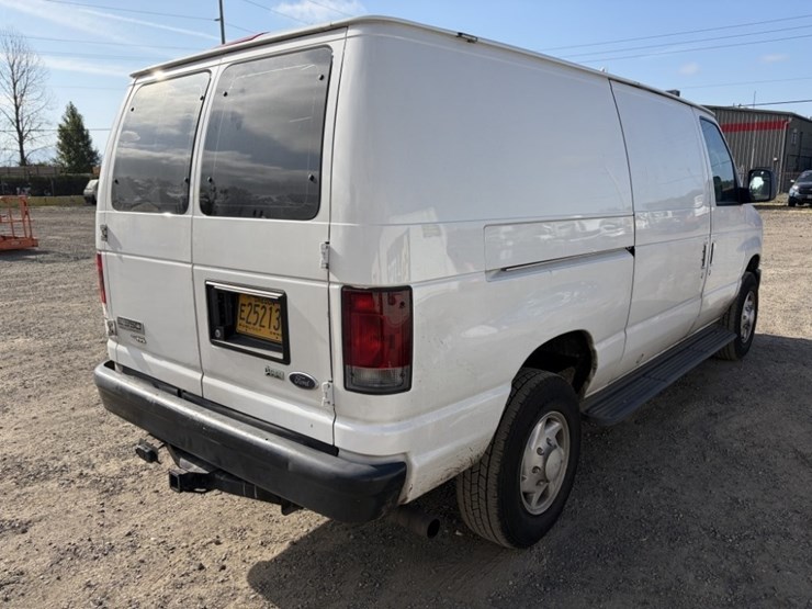 2013-ford-e350-image-4