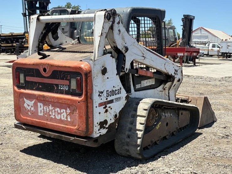 2013-bobcat-t590-image-3