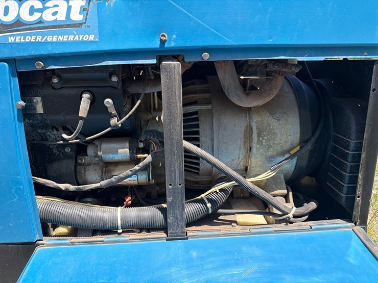 #4043-•-miller-bobcat-250-ac/dc-welder-11,000-watt-generator-image-14