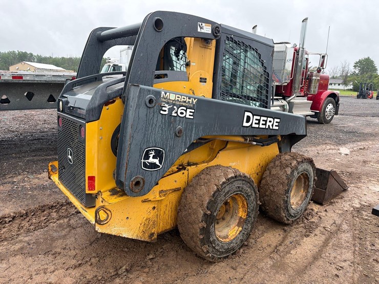 deere-326e-image-4