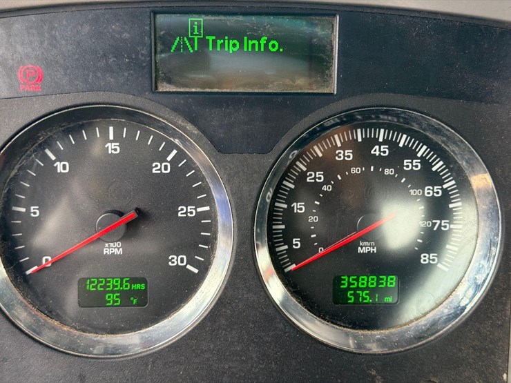 2013-kenworth-t880-image-19