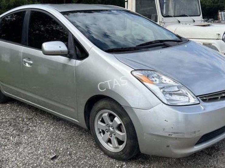 #5-•-2005-toyota-prius-image-3