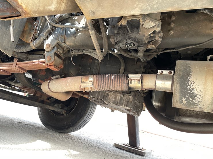 2002-gmc-t8500-image-44