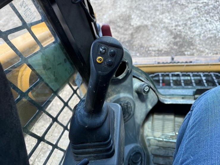 2019-caterpillar-239d3-image-26