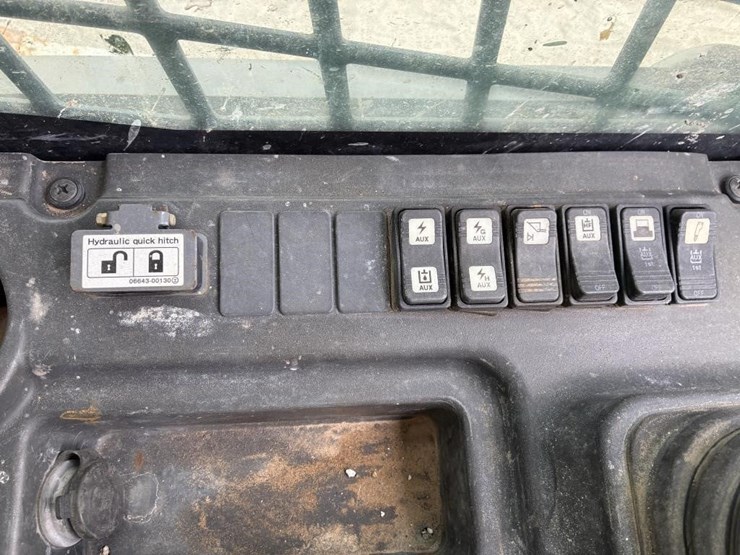 2019-takeuchi-tl10v2-image-26