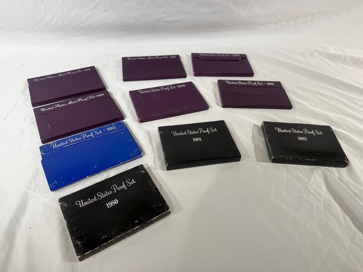 #40044-•-(10)-u.s.-mint-coinsets-from-1980's-image-2