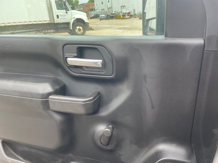 2021-chevrolet-3500-image-47