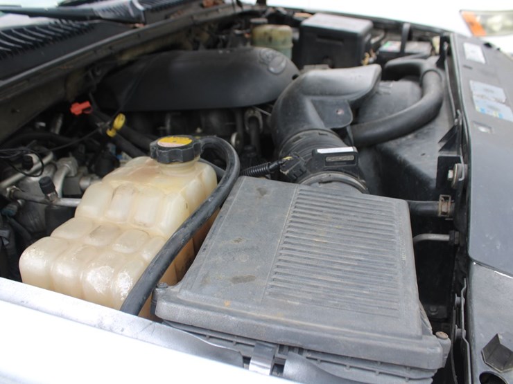 2001-chevrolet-tahoe-image-2