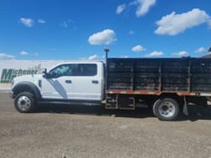 2021-ford-f550-image-5