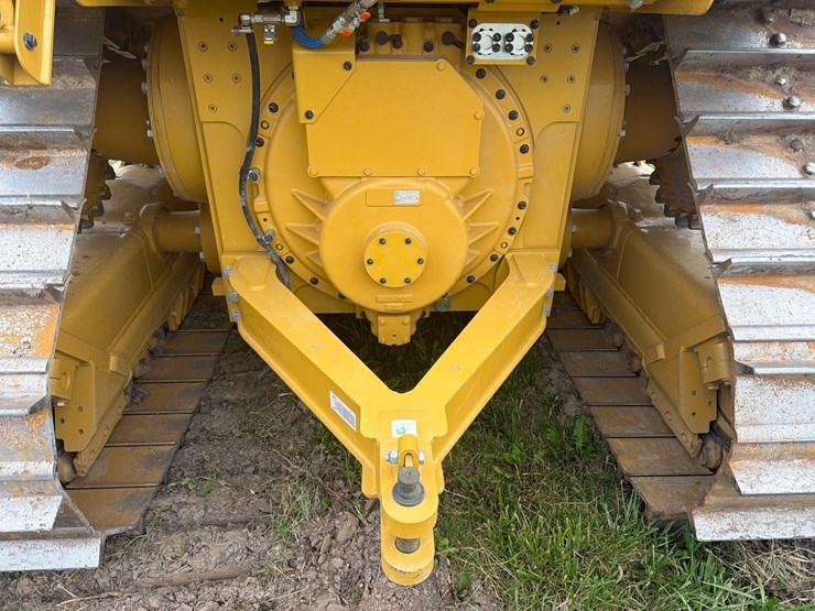 2026-caterpillar-d6-image-9