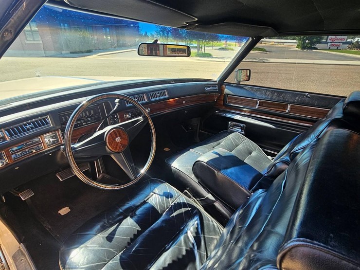 1976-cadillac-coupe-deville-image-12