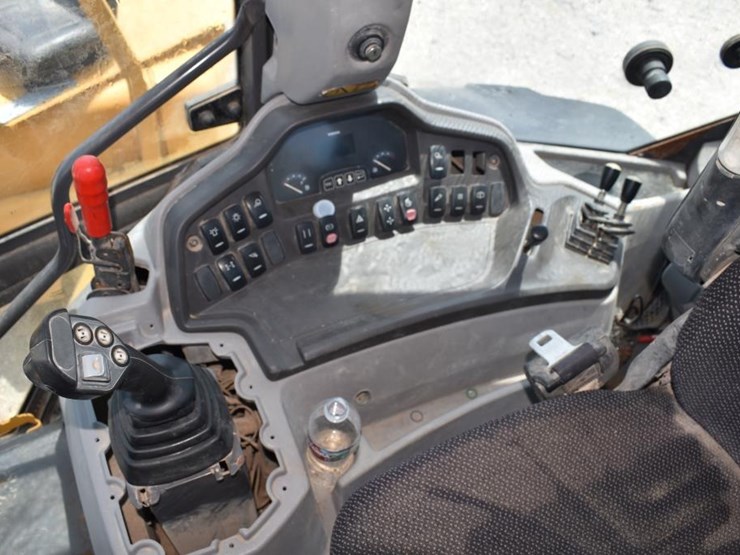 volvo-bl70b-image-24