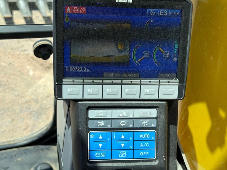 komatsu-pc238us-lc-11-image-29