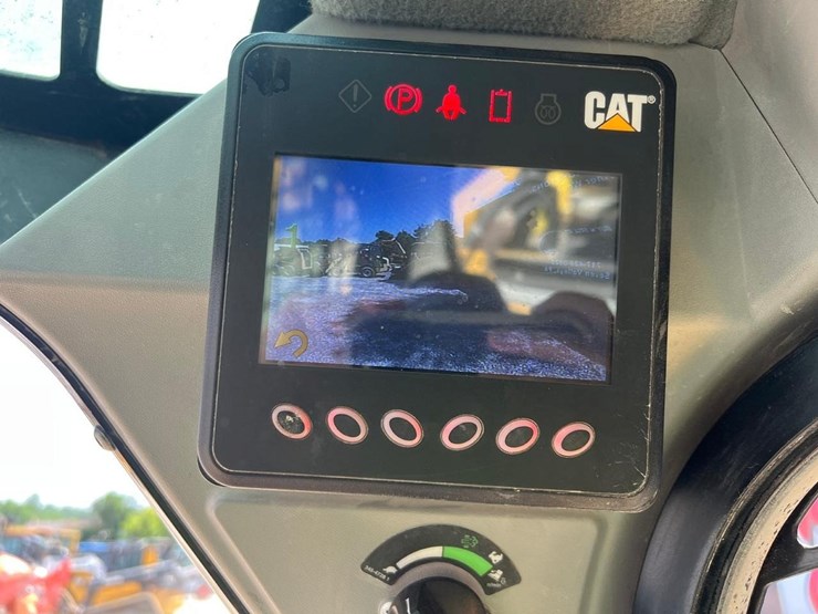 2018-caterpillar-262d-image-23