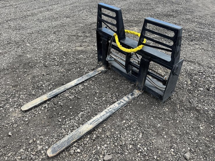 wildcat-48"-hydraulic-skid-steer-forks-with-walk-through-design*-see-details-image-1