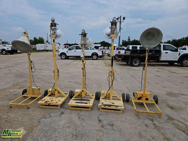 lot-of-5-bulldog-tower-lights-image-10