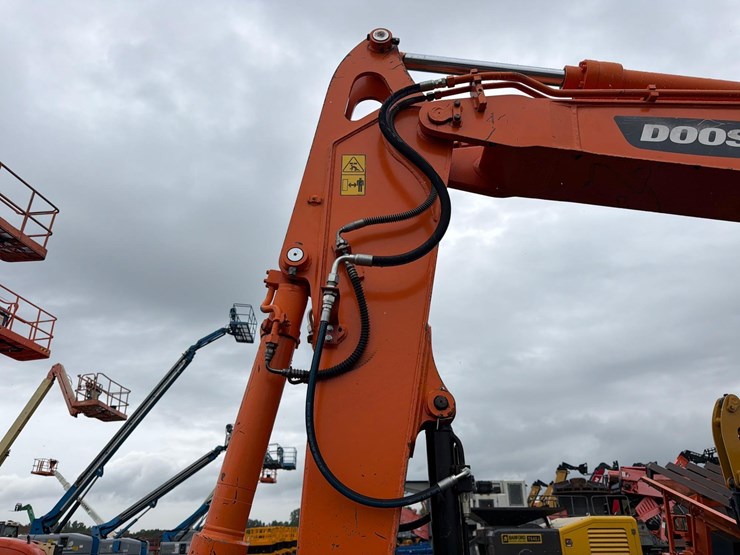 2019-doosan-dx85r-3-image-21