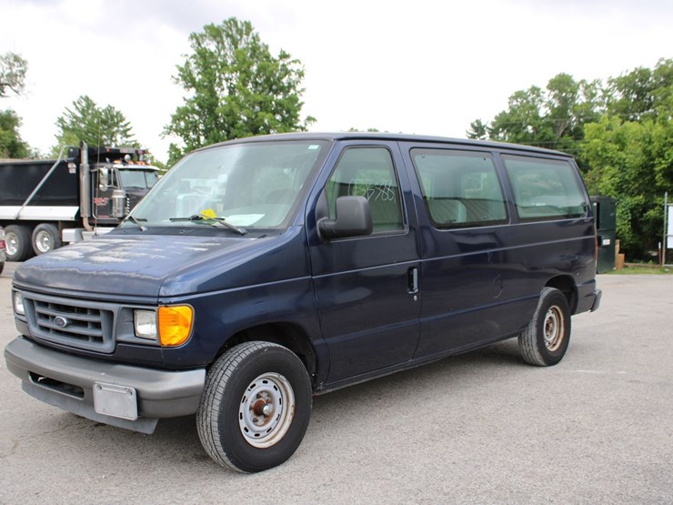 2003-ford-e150-image-1
