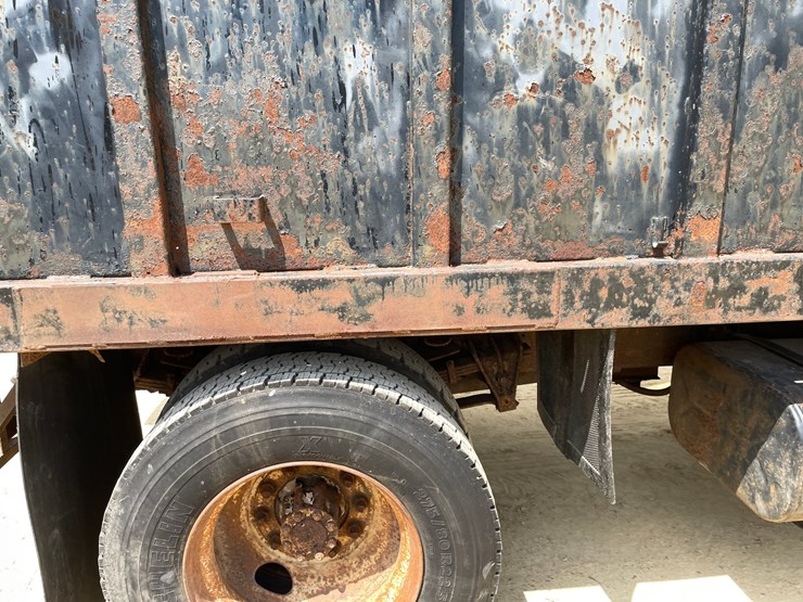 #204-•-1988-international-straight-truck-(has-wi-title)-image-26