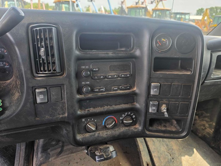 2003-gmc-topkick-c5500-image-16