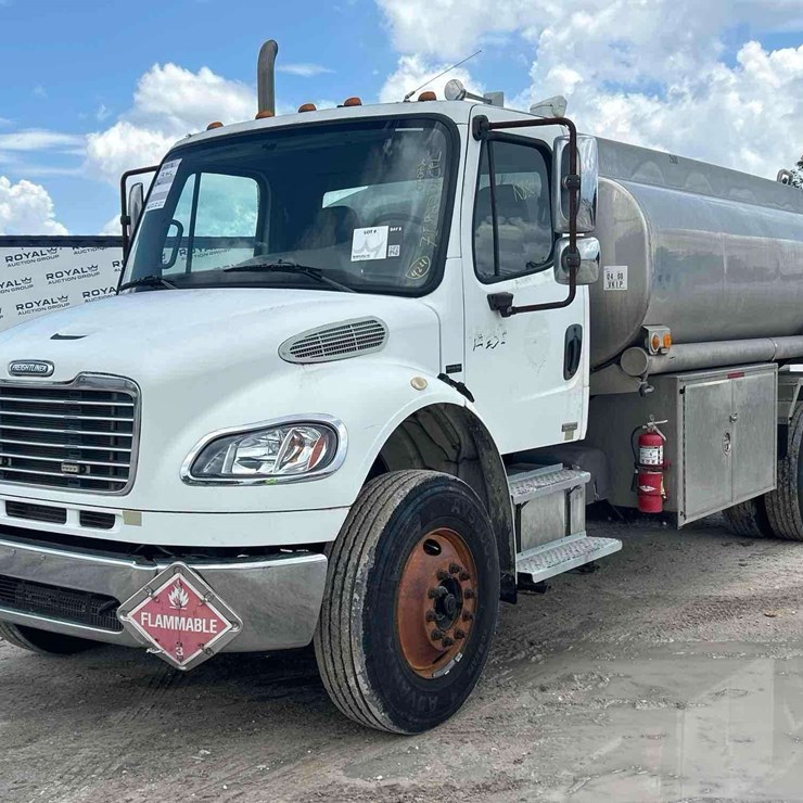 2009 FREIGHTLINER M2 106
