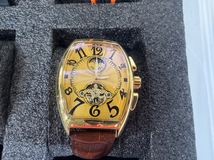 #84576-•-box-of-invicta-watches-image-4