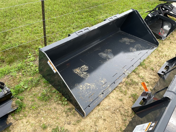 #2031-•-new-wolverine-skid-steer-84"-bucket-image-3