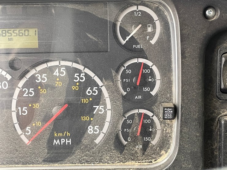 #100-•-2005-freightliner-corp-business-class-m2-straight-truck-(has-wi-title)-image-57