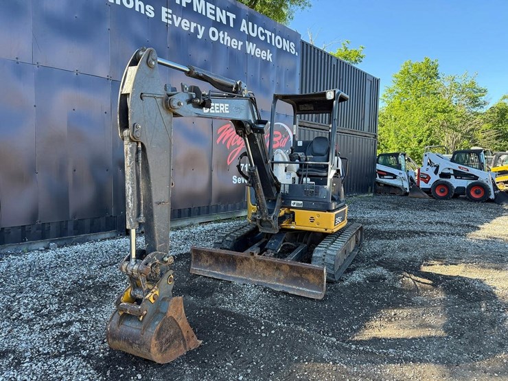 2015-deere-35g-image-7