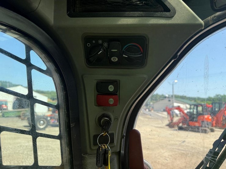2015-caterpillar-277d-image-25