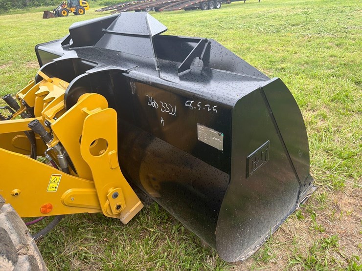 2025-caterpillar-926-image-15