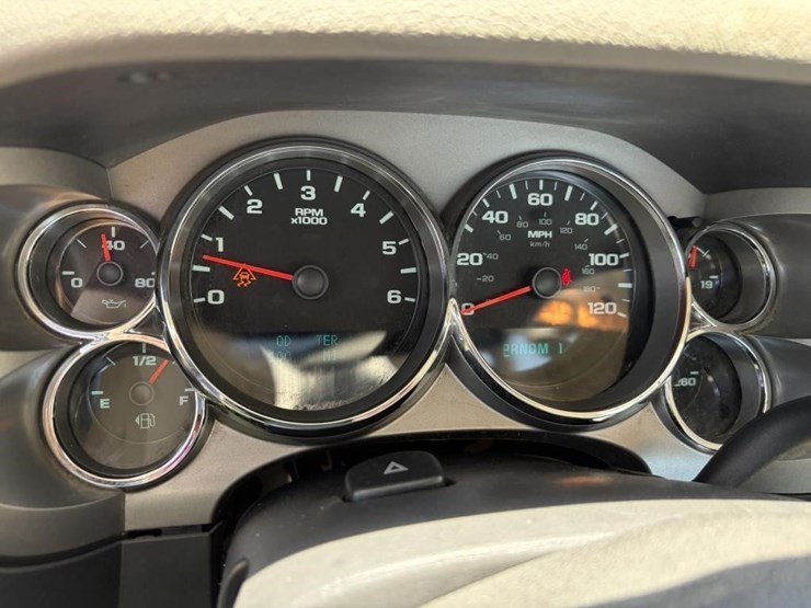 2011-chevrolet-silverado-2500-image-14