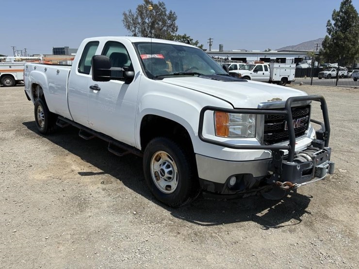 2012-gmc-sierra-2500-image-2