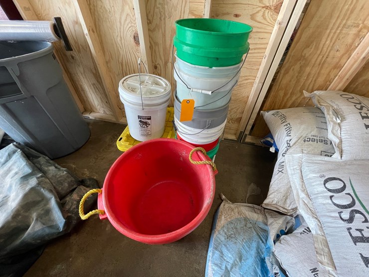 #7944-•-various-buckets-and-totes-image-1