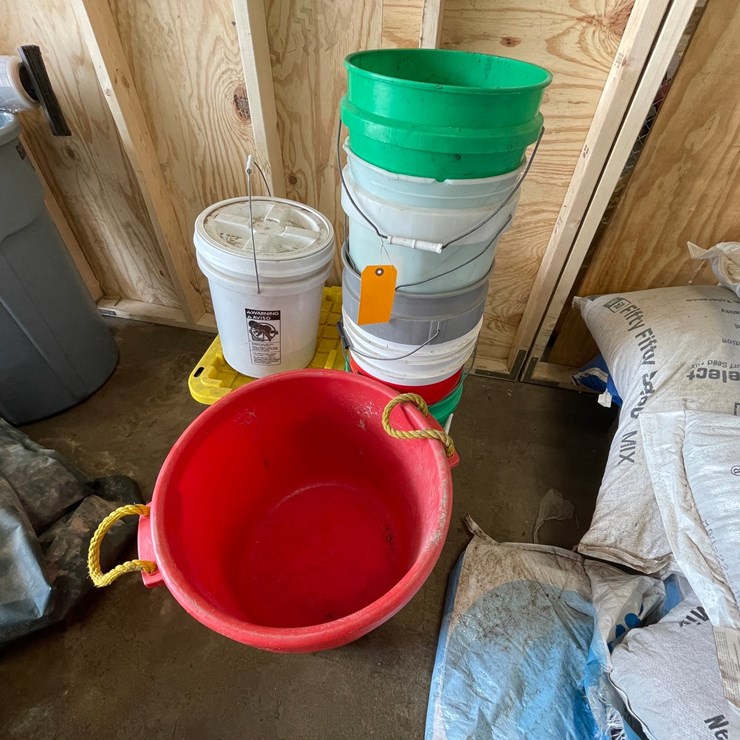 #7944 • Various Buckets and Totes