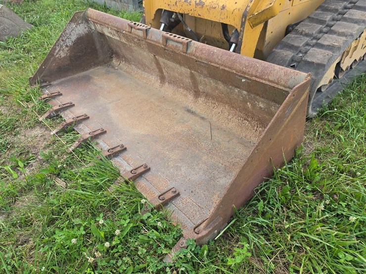 2021-caterpillar-299d3-image-16