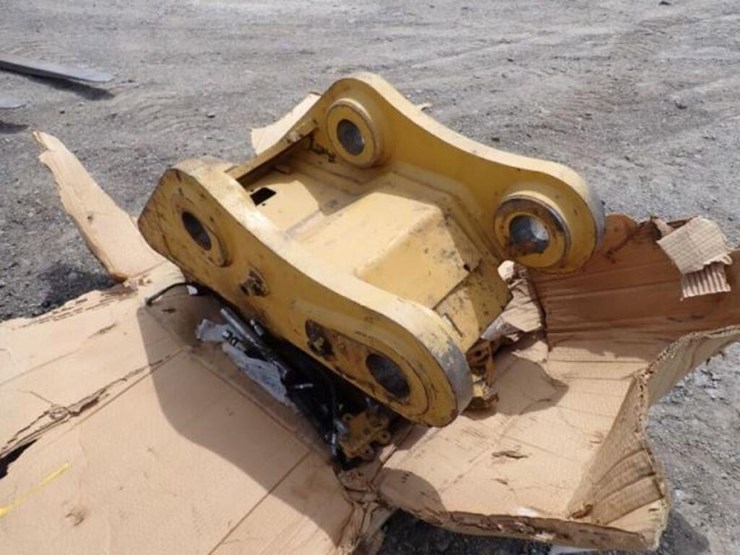 caterpillar-hydraulic-quick-coupler-image-7