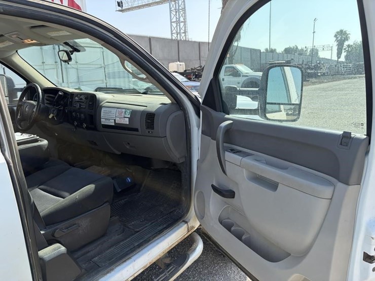 2012-gmc-sierra-2500-image-14