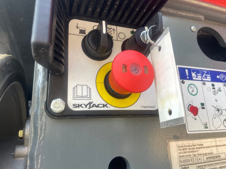 #102-•-2025-skyjack-sj3220e-scissors-lift-image-39