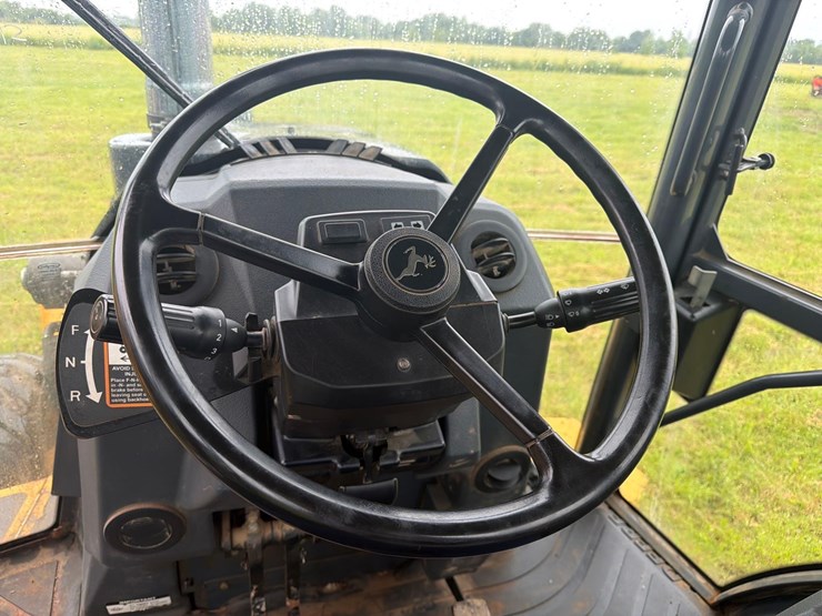2021-john-deere-310-image-23