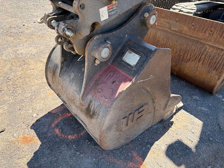 2019-new-holland-e60c-image-17