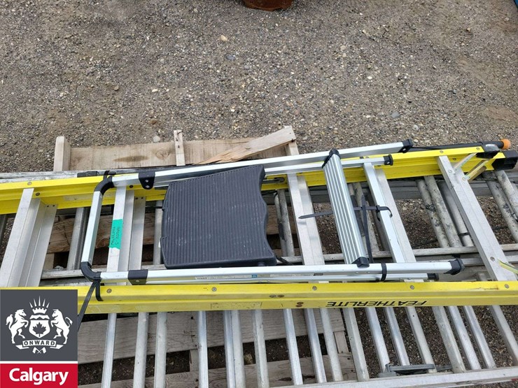 pallet-of-variety-sizes-of-ladders-image-10