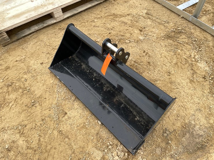 #2059-•-new-mini-32"-bucket-attachment-image-1