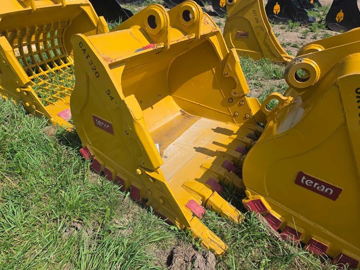 caterpillar-320-image-2