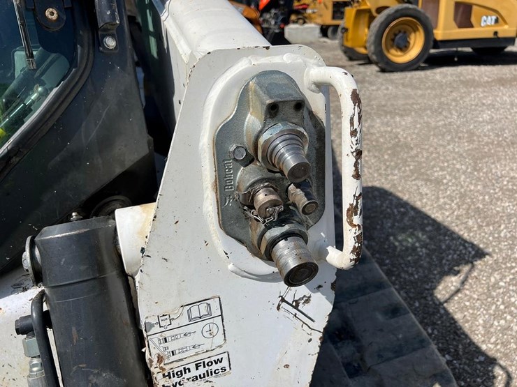 2019-bobcat-t870-image-12
