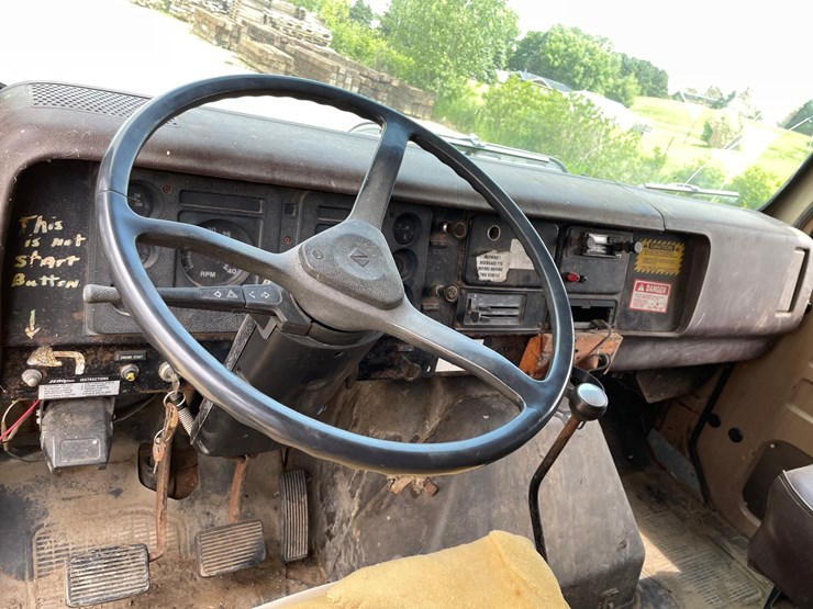 #204-•-1988-international-straight-truck-(has-wi-title)-image-41