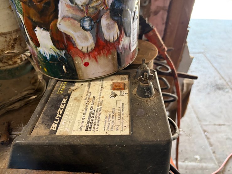 #8357-•-large-assorted-lot-image-9