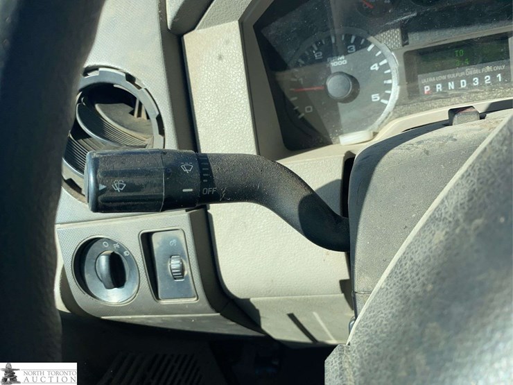2010-ford-f550-image-23